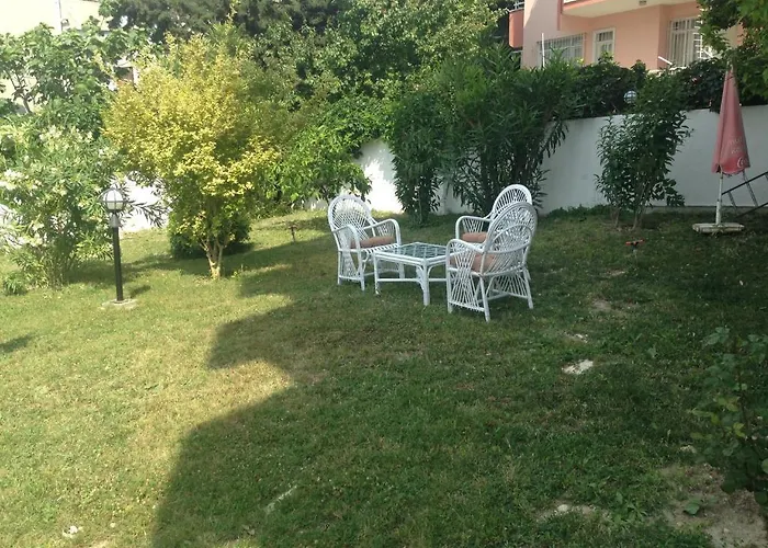 Ayda Hotel *